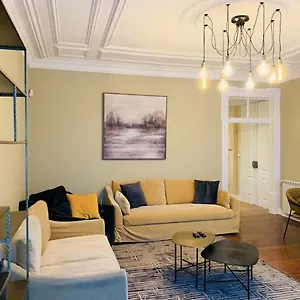 Charming 4 Bedroom In Chiado Apartment